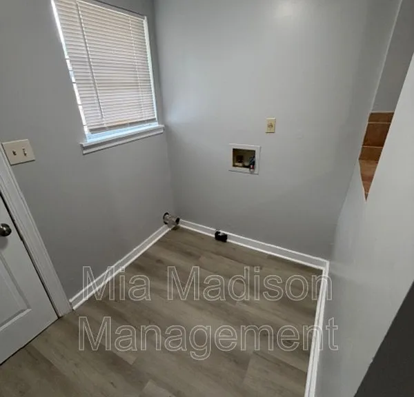 1421 Richards St — Photo 8