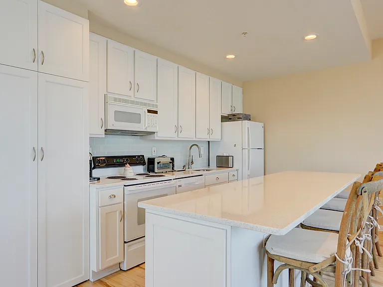 260 Dune Rd #124 — Photo 11
