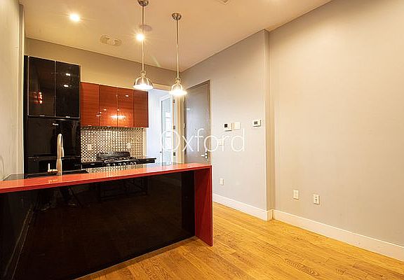 3rd image of 247 Jefferson St #1R