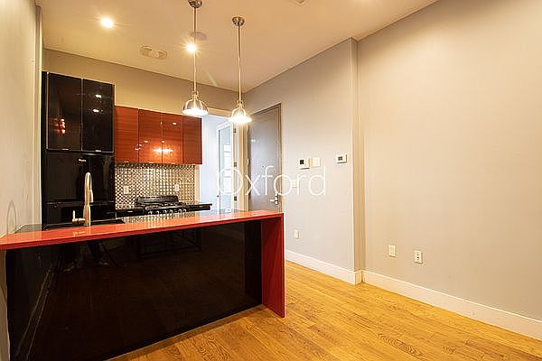 1st image of 245 Jefferson St Floor 1