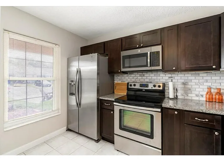 2921 Wainwright Ct — Photo 3