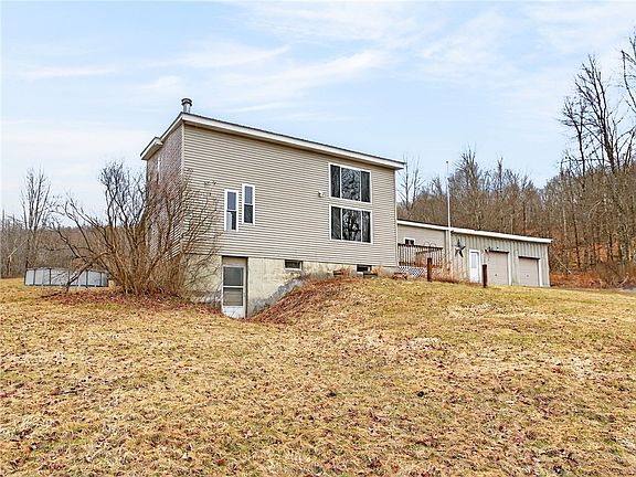 5th image of 858 Randall Hill Rd