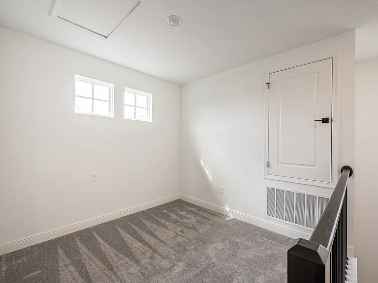 10132 Peebles St — Photo 44