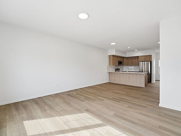 3rd image of 507 Black Stone Blvd #M