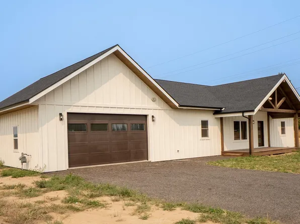 24 Beulah Pl, Moyie Springs, ID 83845
