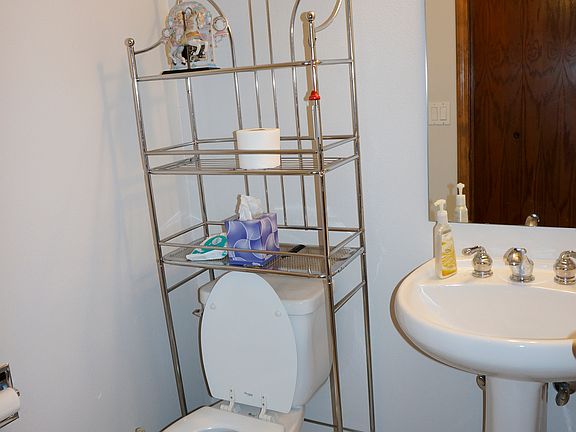 3rd image of 5721 Glenwood Ave APT A
