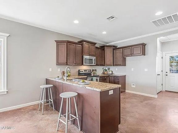 4th image of 107 Darlene Dr