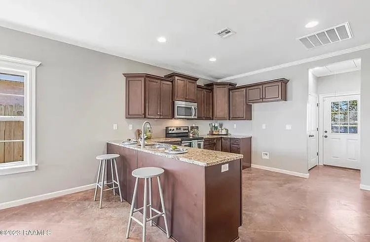 107 Darlene Dr — Photo 4