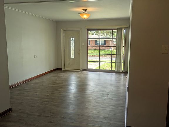 3rd image of 1016 Francis Ave