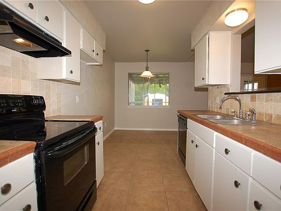 5th image of 400 Southlake Dr