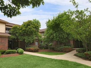 33601 N Royal Oak Ln APT 202, Grayslake, IL 60030