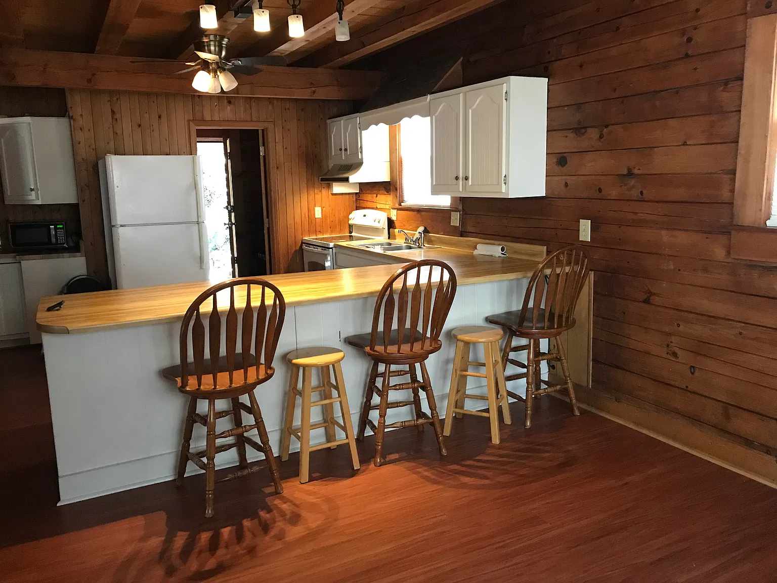 3 bed, 1972 sqft, $2,000 — Photo 4