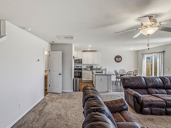 3rd image of 2182 Southlea Dr