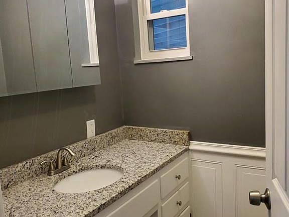 4th image of 1507 Oakland Ave
