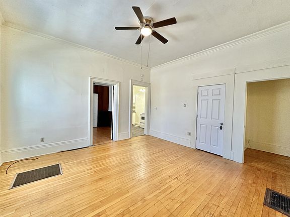 3rd image of 255 S Jackson St APT 1
