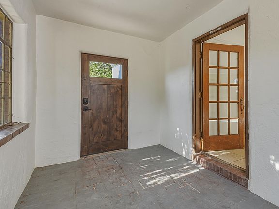 2nd image of 613 Isleta Blvd SW