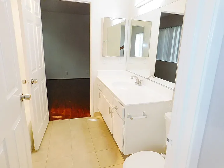 13518 Burbank Blvd — Photo 10