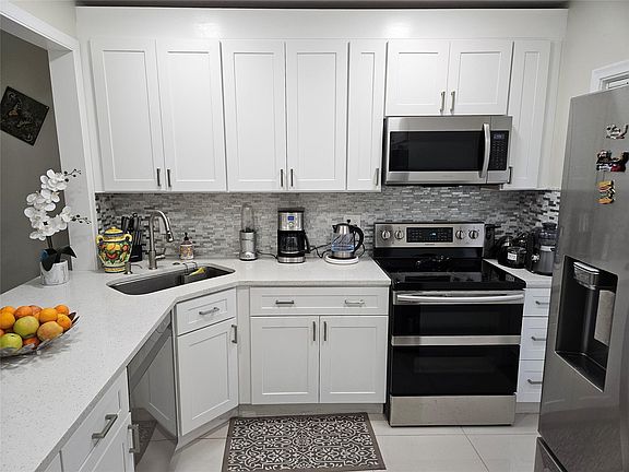 5th image of 400 NE 20th Street #D308