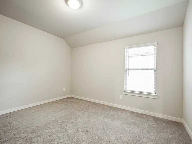 318 Waters Ridge Dr — Photo 7