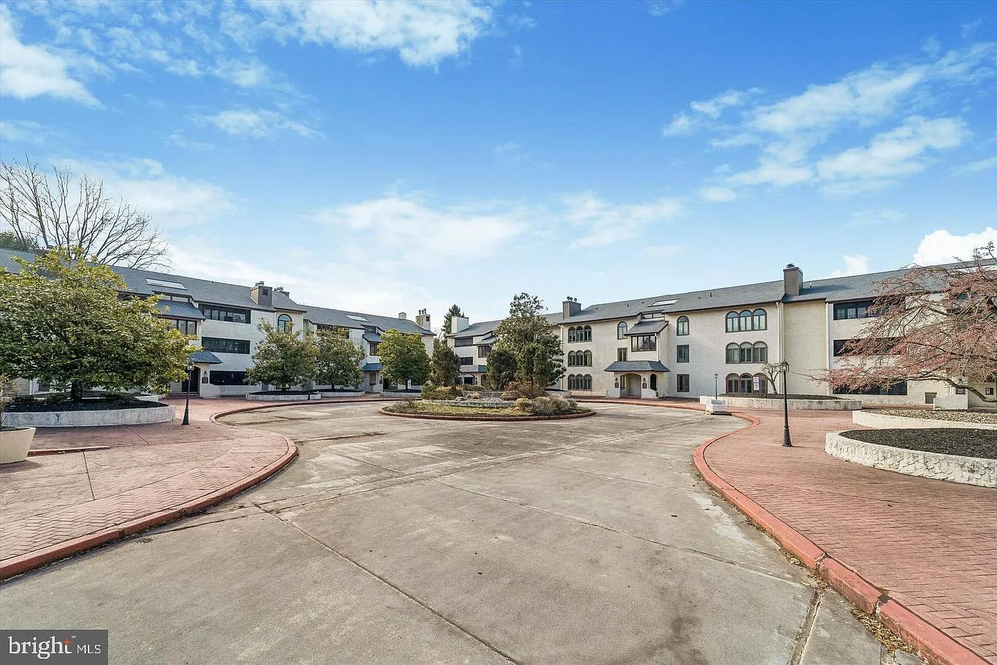 2 bed, 2.0 bath, 1738 sqft, $2,800 — Photo 2