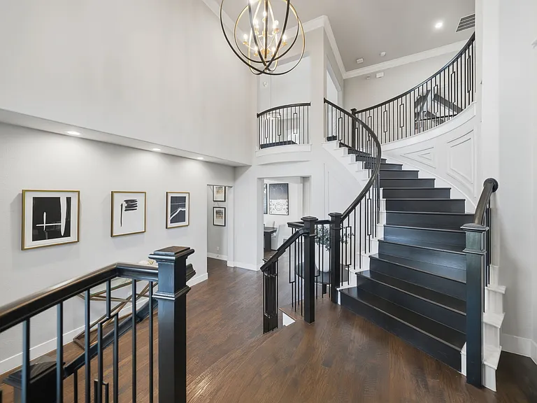 1410 Devonshire Dr — Photo 4