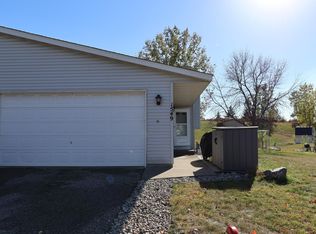 1549 McIntosh Cir, Shakopee, MN 55379