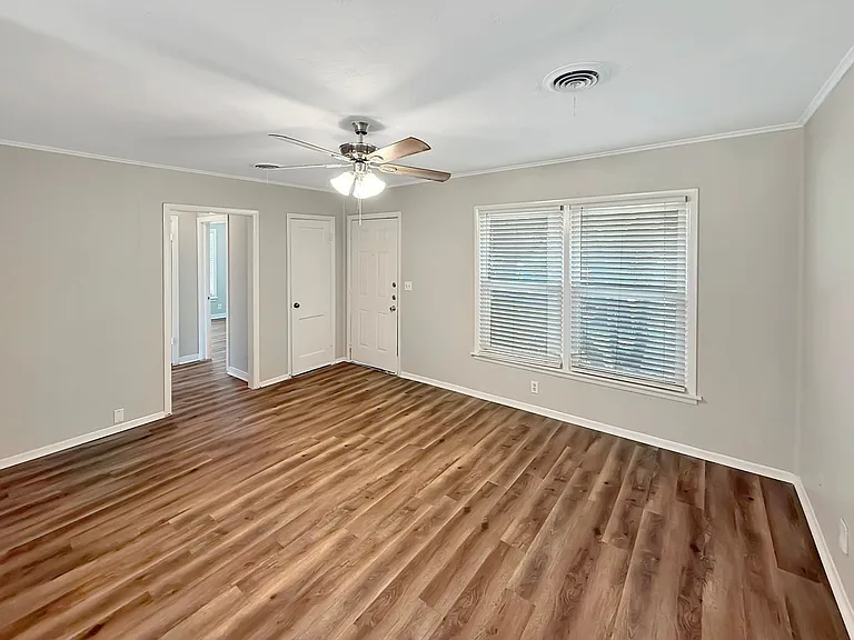 5017 Fairfax St — Photo 5