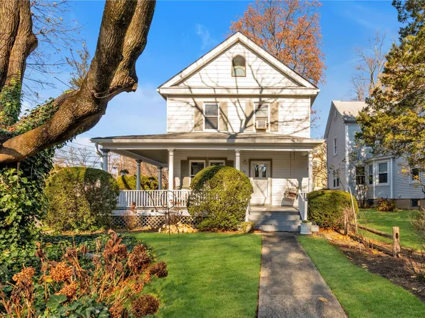 93 Webster Ave, Port Washington, NY 11050