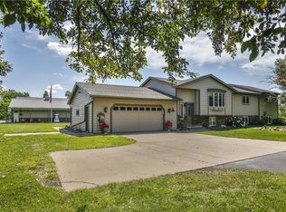 831 Harbor View Rd, Hudson, WI 54016