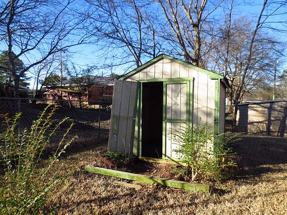 5th image of 202 Westside Dr