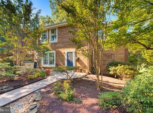 2128 Golf Course Dr, Reston, VA 20191