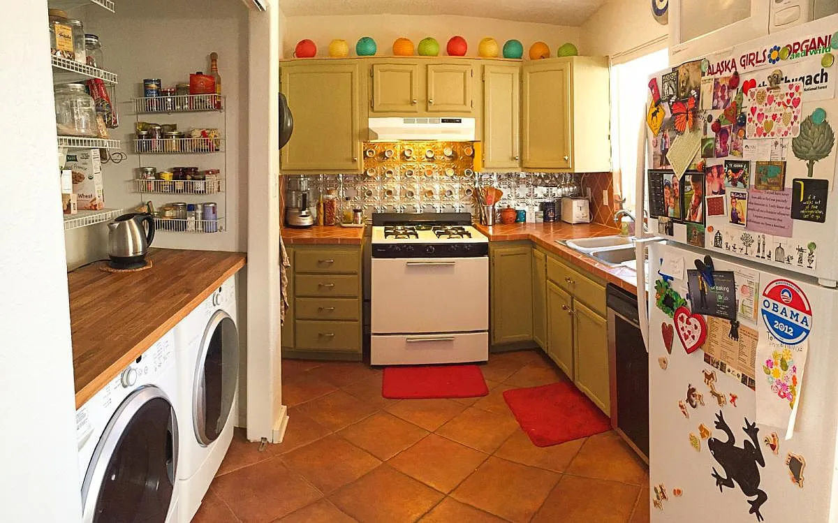 Kitchen - 817 Alvarado Dr NE