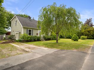 8 Maple Ave, Clinton, CT 06413