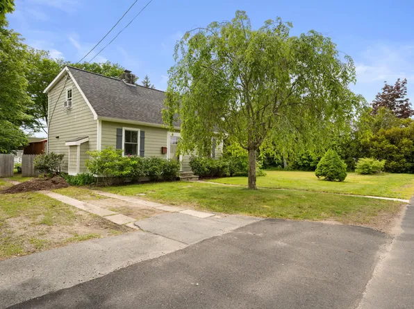 8 Maple Avenue, Clinton, CT 06413