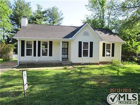 3rd image of 150 Cunningham Pl