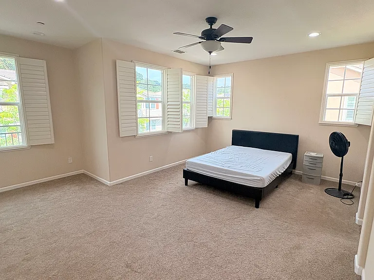 Bed room(Bed will be removed)