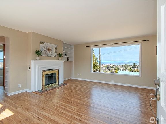 4th image of 1111 E Ninth Street