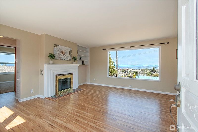 4th image of 1111 E Ninth Street