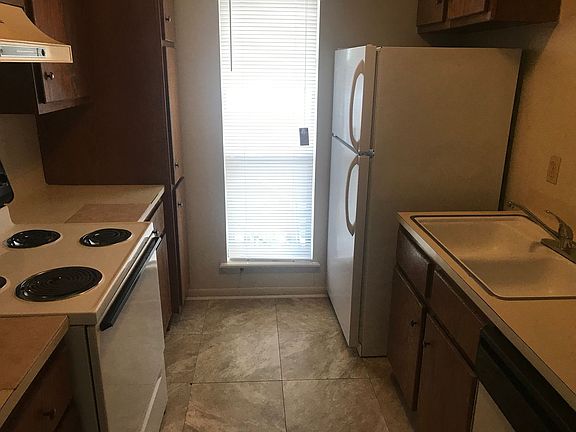 3rd image of 2401 Pedernales Dr APT B