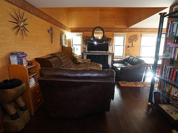 4th image of 5 Red Maple Ct Unit 10