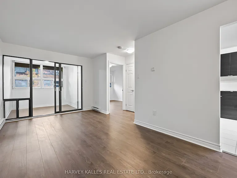 353 Queen St W #10 — Photo 5