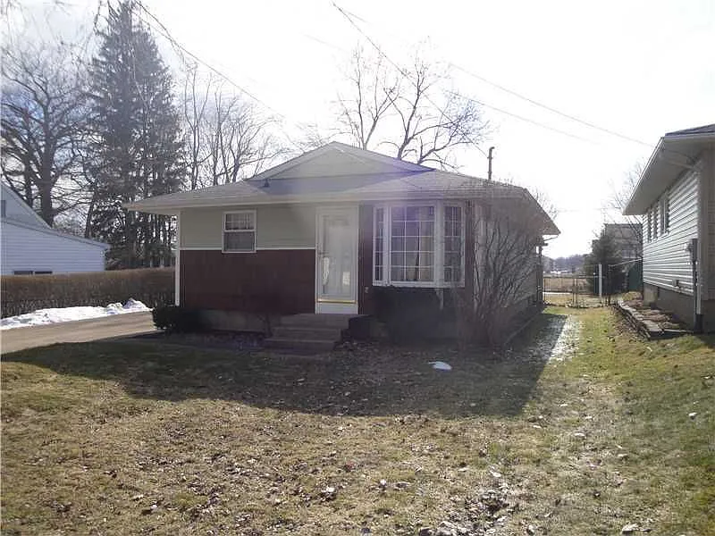 4800 Summer St photo 1