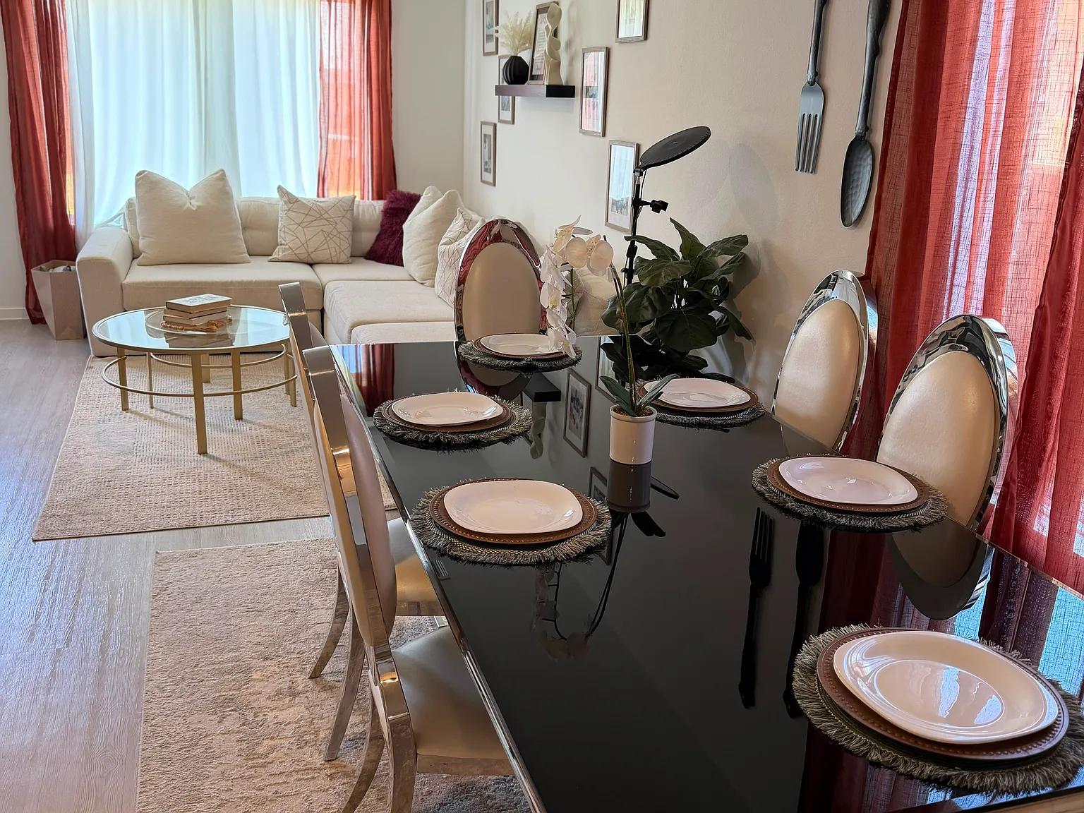 4 bed, 1951 sqft, $2,650 — Photo 3