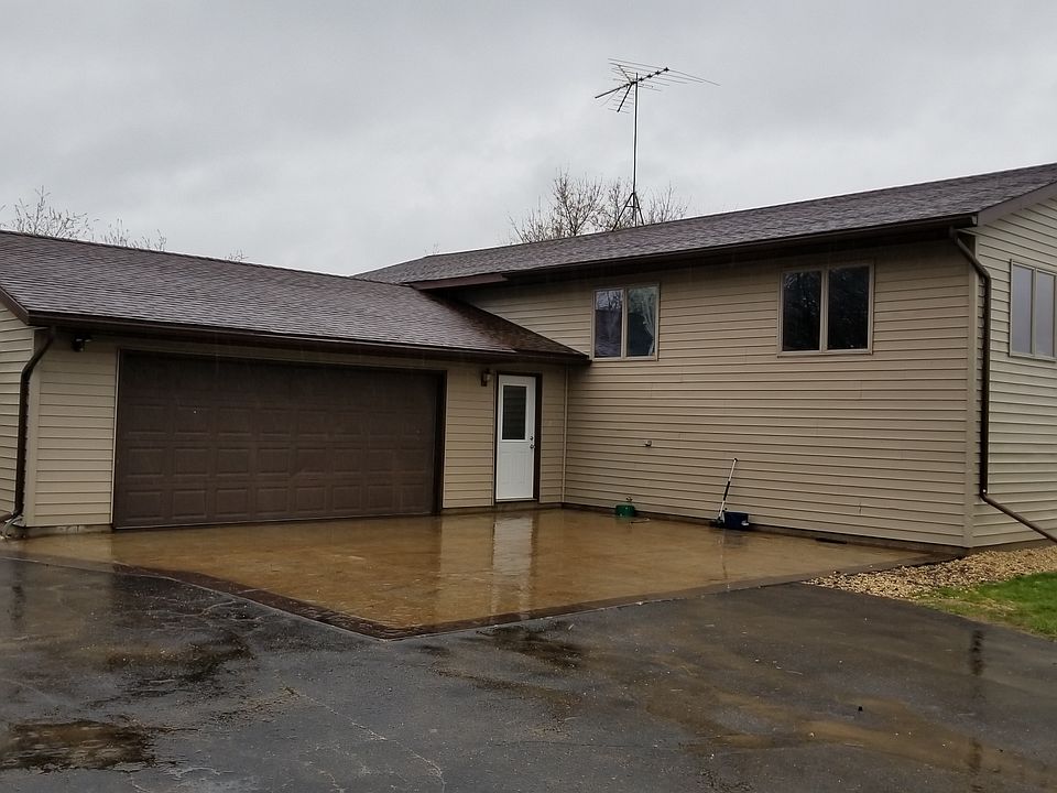 1st image of 1075 220th Ave