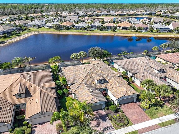 4th image of 7639 Jacaranda LN