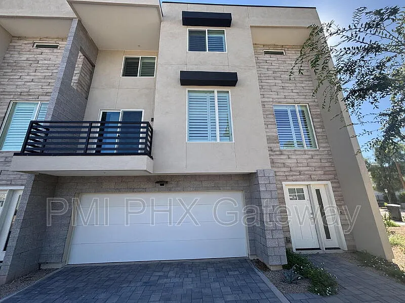 3 bed, 3.5 bath, 2200 sqft, $3,134 — Photo 2