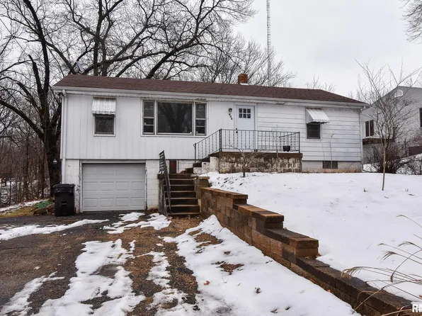 608 Fairview St, Creve Coeur, IL 61610