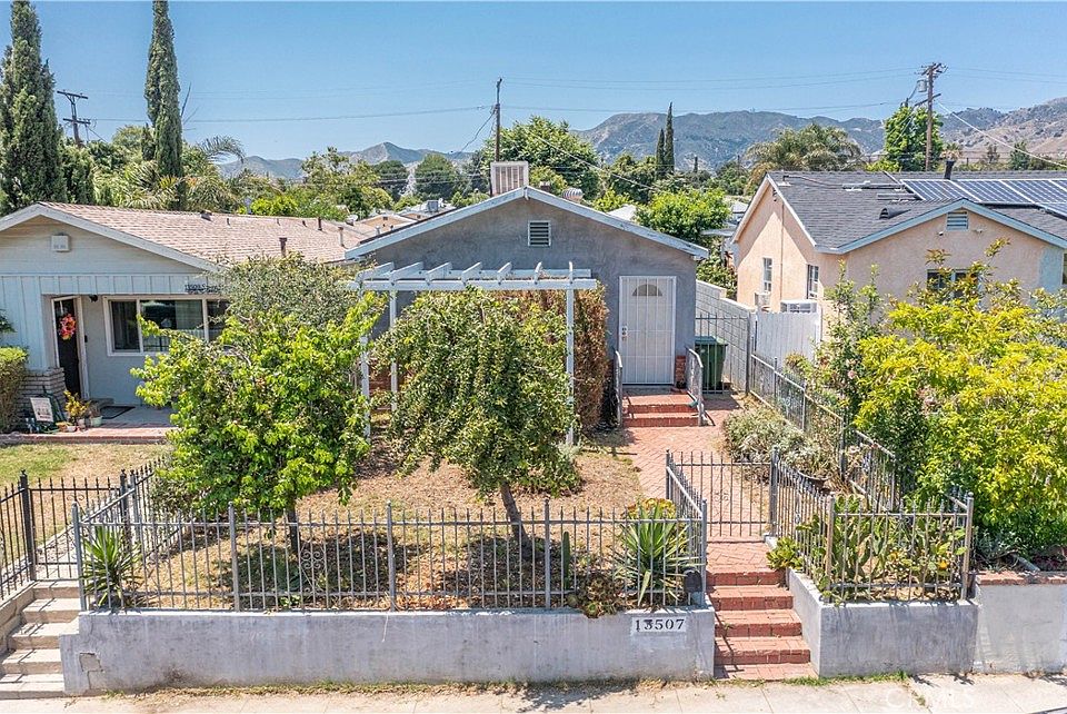 13507 Sayre St, Sylmar, CA 91342 Zillow