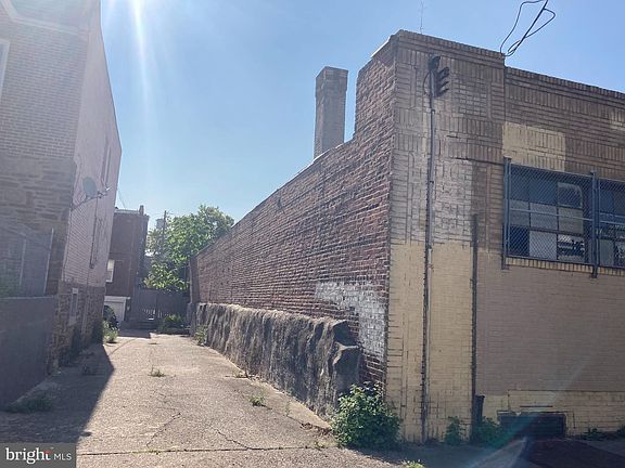 2nd image of 5212-5220 N 9th St