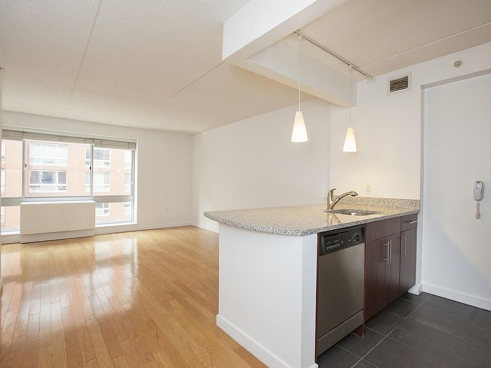 1st image of 555 W 23rd St APT N8c